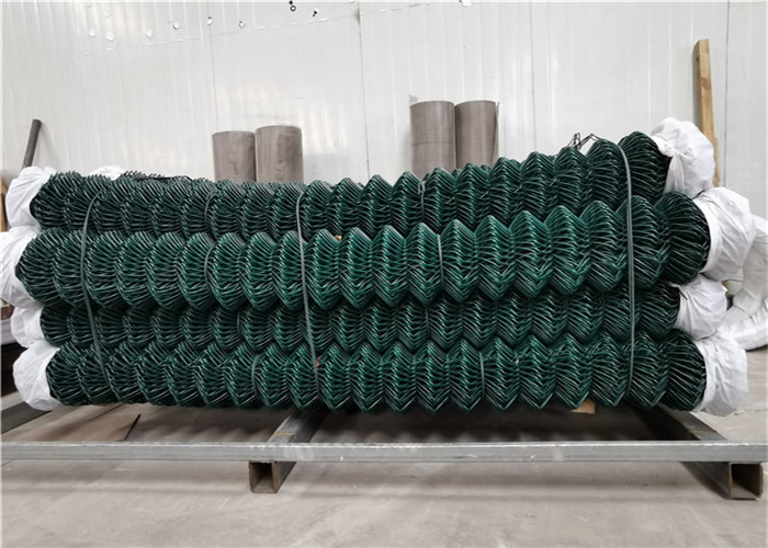 ポリ塩化ビニールの粉は5mmの50x50mm電流を通されたチェーン・リンクの塀に塗った