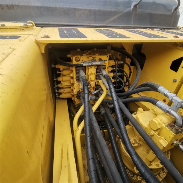 Good Condition 22 Ton Hydraulic Used Komatsu PC220-8 Excavator from Japan in Shanghai