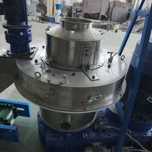 деревянные лепешки 380V подвергают лепешку механической обработке ветвей дерева делая машину