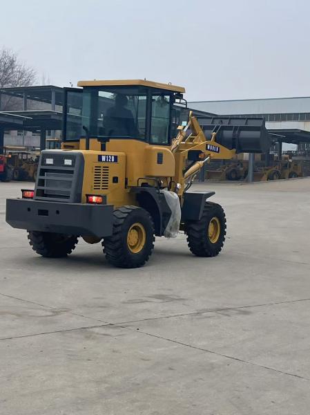 Powerful Small Bucket Loader with 33kW/2400rpm Rated Power and 267mm Min. Ground Clearance