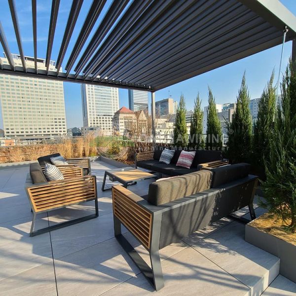 Motorized Aluminum Pergola with 5-Year Warranty Customized Size and Aluminum Alloy 6063 T5 Construction