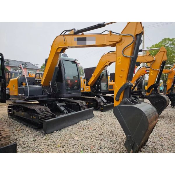 Used tracked Excavator Chinese brand 8.24 tons in excellent condition  capacity 0.3m³ rated power 54.3kW for construction