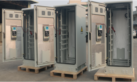 Гальванизированное стальное на открытом воздухе приложение 32U оборудования изолировало анти- корозию шкаф шкафа 19 дюймов