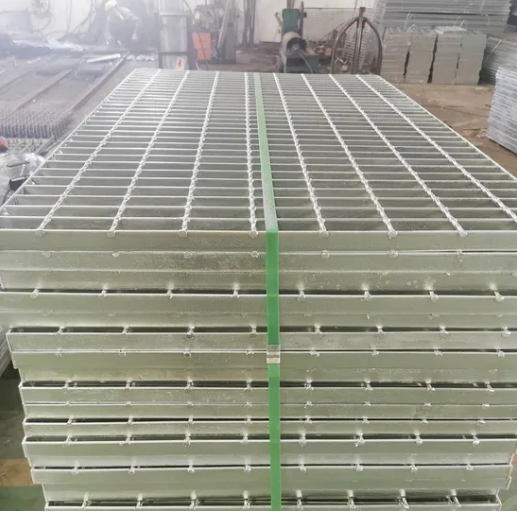 Hot Dip Galvanized Steel Bar Grating with Customizable Sizes and Anti-Rust Properties for Municipal Projects
