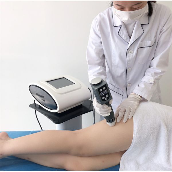 Les blessures et les cellulites de sport de physiothérapie de machine d'onde choc de STATION THERMALE traitent