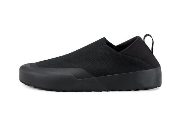 Cool classic sporty style adds more comfort in the relaxed fit