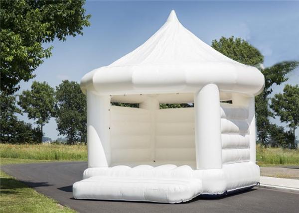 Estale acima a forma branca pura da cor da barraca inflável do evento popular para o casamento