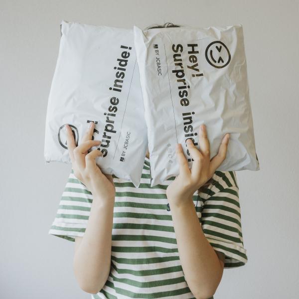 Self Sealing Poly Mailer Bag Lightweight Eco Friendly Shipping Bag Waterproof With Adhesive Strip