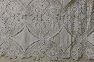 White Embroidered Lace Fabric 120cm Width Ecofriendly Class4 Color Fastness