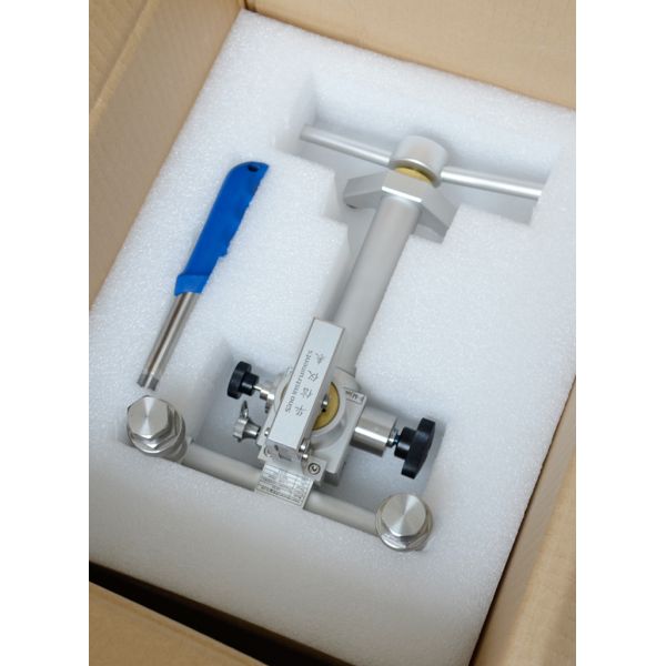 Enhance Your Measurements with Our Lightweight 900 psi Pneumatic Pressure Calibrator