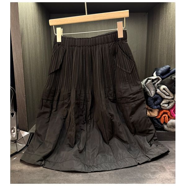 High-end Elegant Temperament Solid Color Quilted Half Skirt Women Autumn Winter New Thickened Slimming Versatile A-line Natural