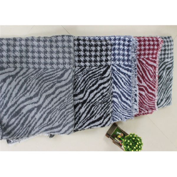 420g 200*78cm 100%Acrylic Woven Houndstooth Jacquard Poncho factory  keep warm fashion swallow grid scarf