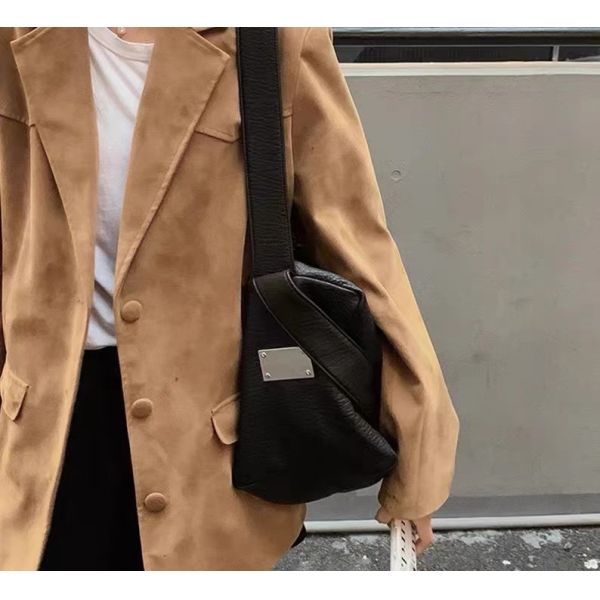 2024 Women's Versatile Tote Bag with Skew Straddle Instagram Design and Large Capacity