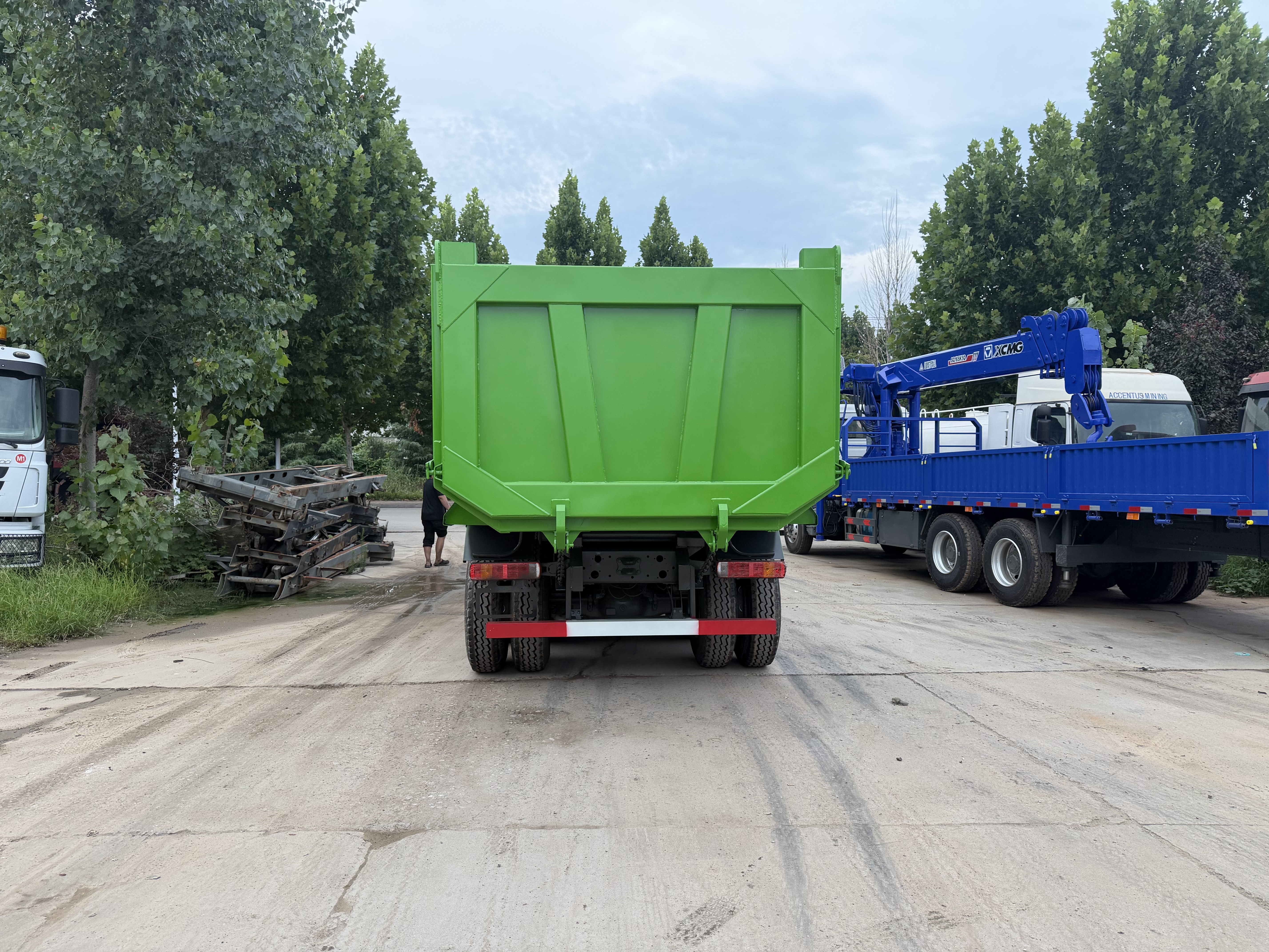 Used Dump Truck Howo TX Sinotruk Howo 8x4 Tipper 12 Wheeler manual diesel
