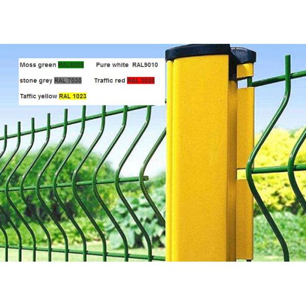 Triangular Bends Garden Mesh Fencing Safety For Sport Field , 3-6.0mm Wire Gauge