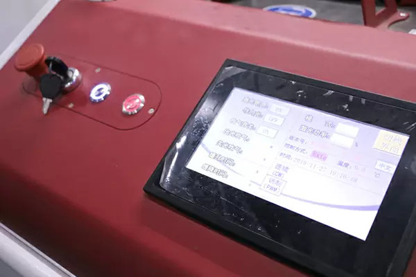 380V 1KW Aluminum Handheld Laser Welding Machine For Stainless Steel Plates And Tubes