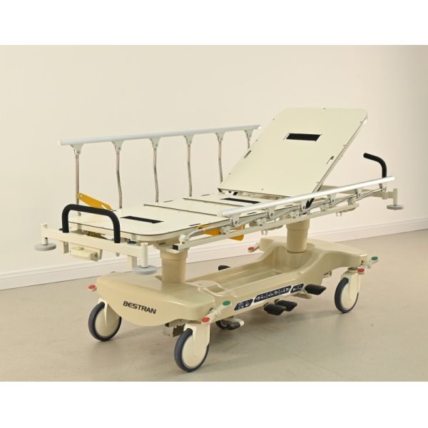 L'hôpital est équipé d'un lit hydraulique pour transfert de patients.