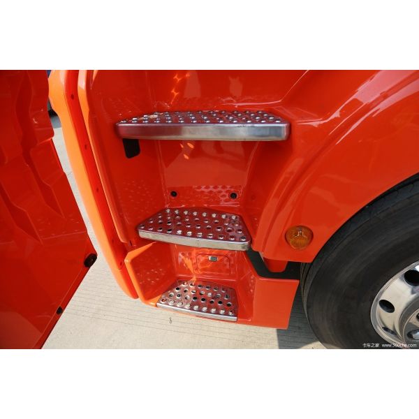 дизельное евро 2 Sinotruck Sitrak C7H тележки трактора 450hp