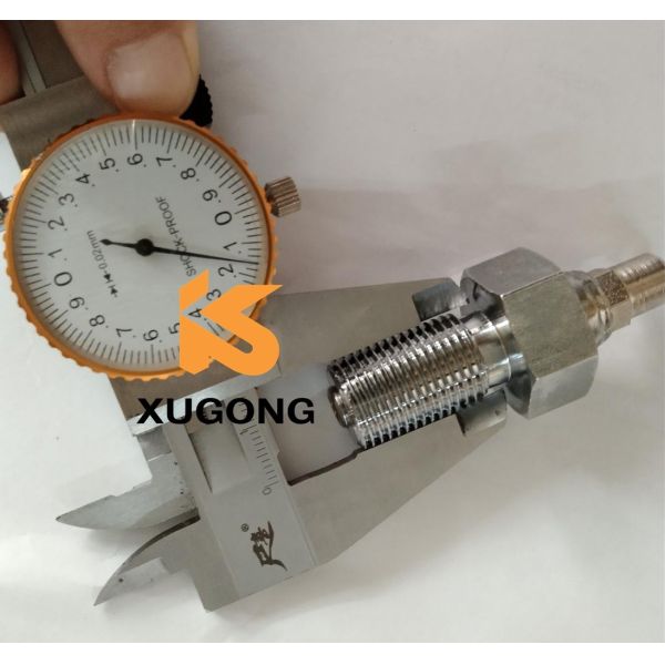 Штуцер тавота экскаватора  заменяет номер детали AT333979