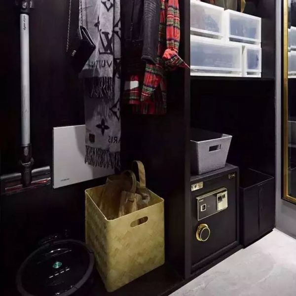 Solid Wood Walk In Bedroom Wardrobe Armoire Closet With Tempered Glass Doors