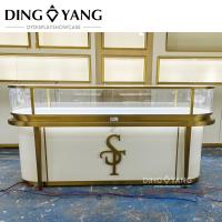 Vitrine de joalheria de vidro temperado super branco com luzes de baixo consumo de energia