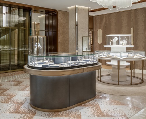 Curved Glass Jewelry Display Cabinet with LED Lighting and Customized Solutions for Retail Stores