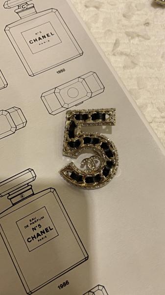 10g Gold Diamond Luxury Brooch Pin Elegant Beautiful For Women