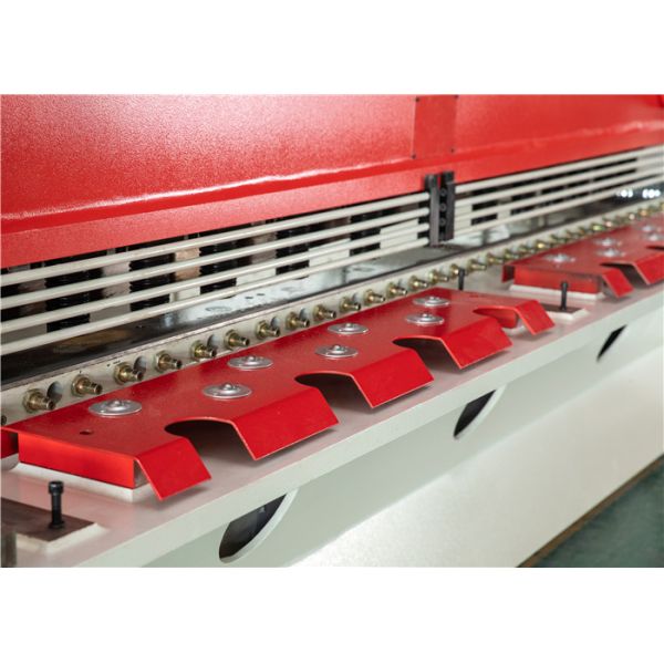 Луча качания QC12K машина гидравлического режа для вырезывания листа 6mm