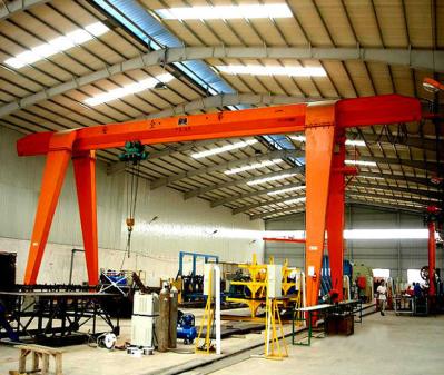 Confiança alta do único equipamento pesado de 10 toneladas de borracha do curso do guindaste de pórtico do feixe