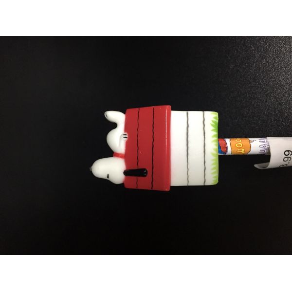 Snooby Vinyl pencil Plastic Daily Productwith a white house red roof pencil sharpener for children made of PVC