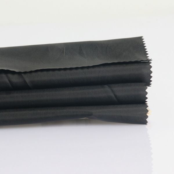 Making fabrics for casual wear  sportswear and children's wear for LINING Sustainable fabrics 100% RPET taffeta factory