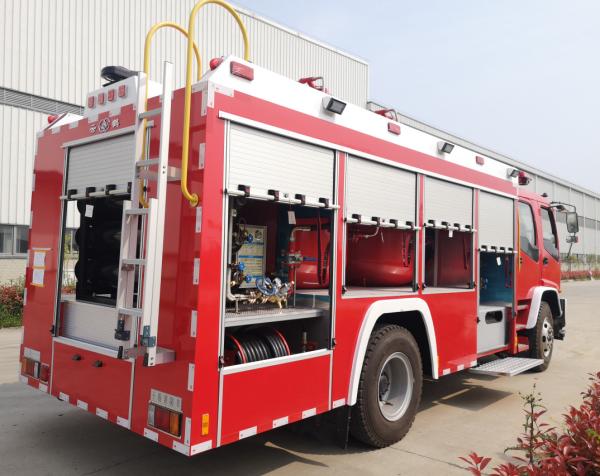 SINOTRUK 375HP Fire And Rescue Truck 10 Wheeled Water Foam Powder Multiple Function