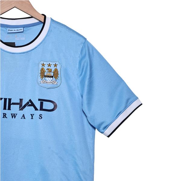 Manchester City 2013 Retro Home Fan Edition Jersey rend hommage à la nouvelle ère de la Premier League
