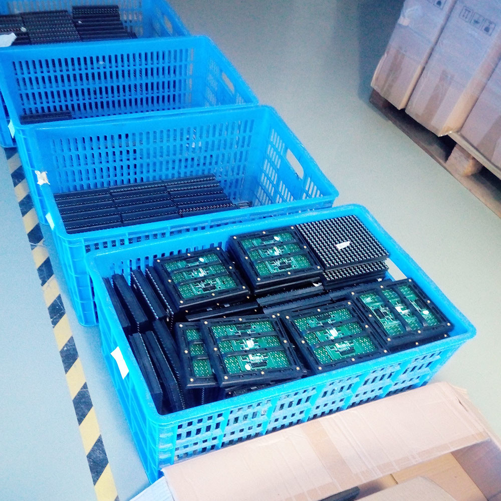 Настройка P10 наружной светодиодной видеостены для рекламных СМИ, 160 * 160 мм размер модуля