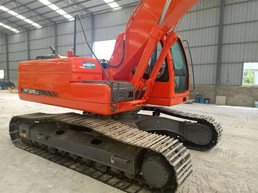 Хорошее состояние экскаватор Doosan DX225LC