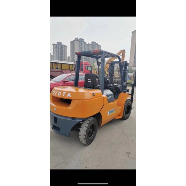 Подержанные вилочные погрузчики Toyota 30