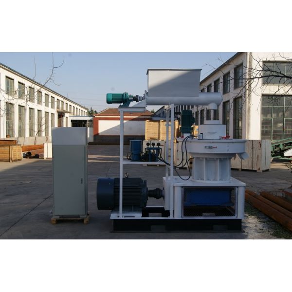 75KW Electric Motor Driven Ring Die Wood Pellet Machine / Pellet Making Machine