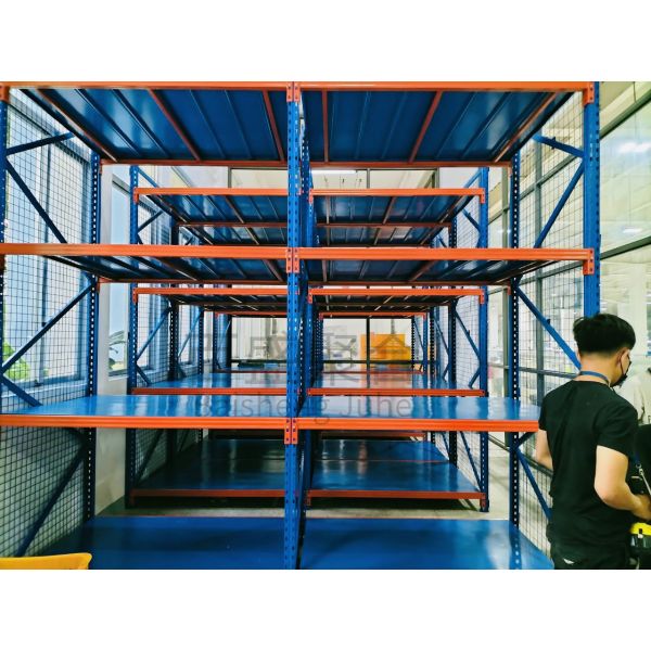 Хранилище холодов логистического склада с сетчатой структурой длинного протяжения и дизайном AutoCAD