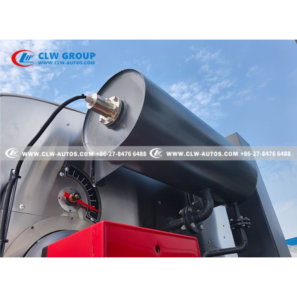SHACMAN X3000 10m³ Asphalt Distributor Truck Precise Asphalt Spreading For Road Maintenance