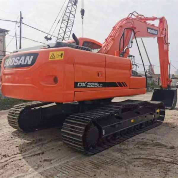 Powerful Doosan DX 225LC 2019 Excavator with 0.92 m3 Bucket Capacity and 166 kW Power