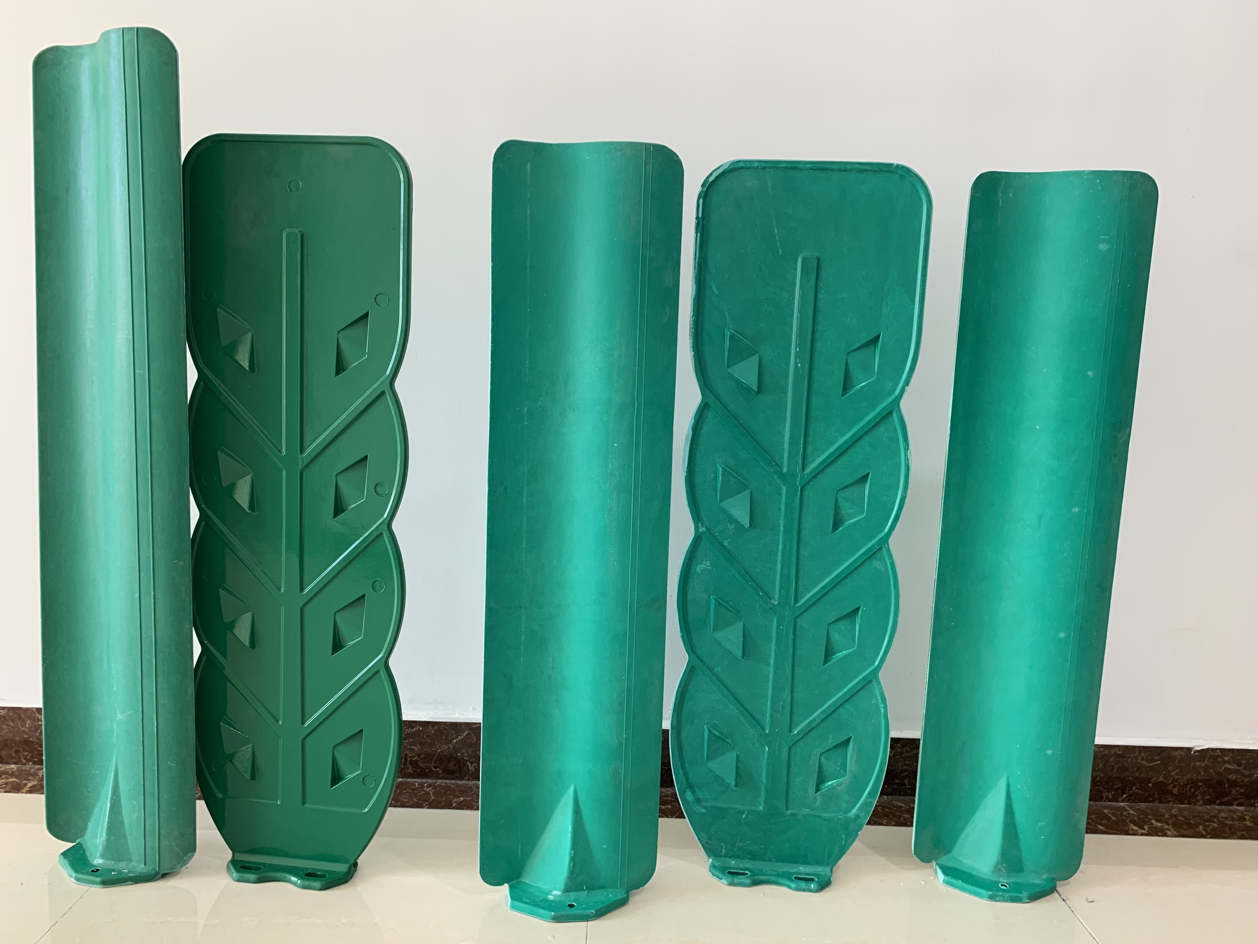 Durable SMC Green Board HDPE anti-glare barrier panel for highways Ideal for road safety projects.
