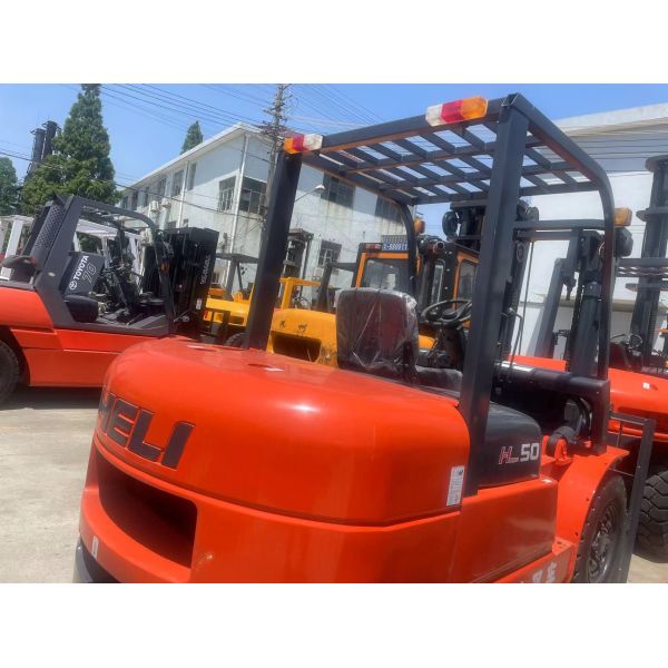2012 Heli 50 Forklift Strong Energy and High Capacity for Construction Site Equipment