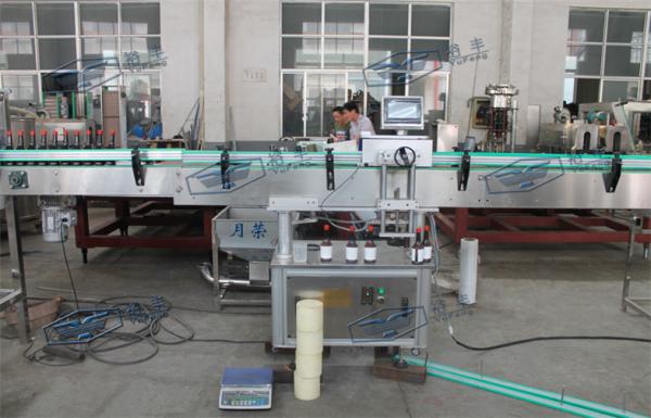 Pneumatic Capping Type Bottled Water Filling Machine With Adhesive Labeling Machine