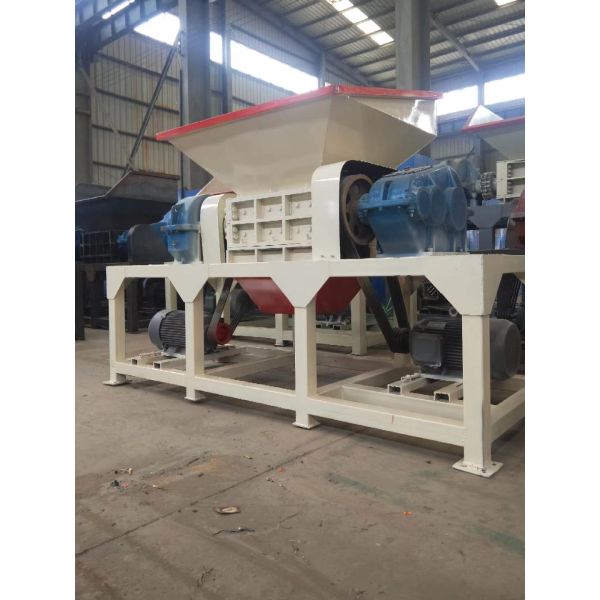 2*22kw Power 1500 Kg/H Dual Shaft Shredder For Waste Tire Industry