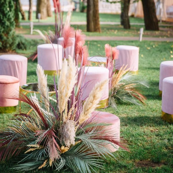 Nordic Round Velvet Ottoman Stool Modern Minimalist Luxury Soft Footstool Portable Metal for Hotel and Wedding Application