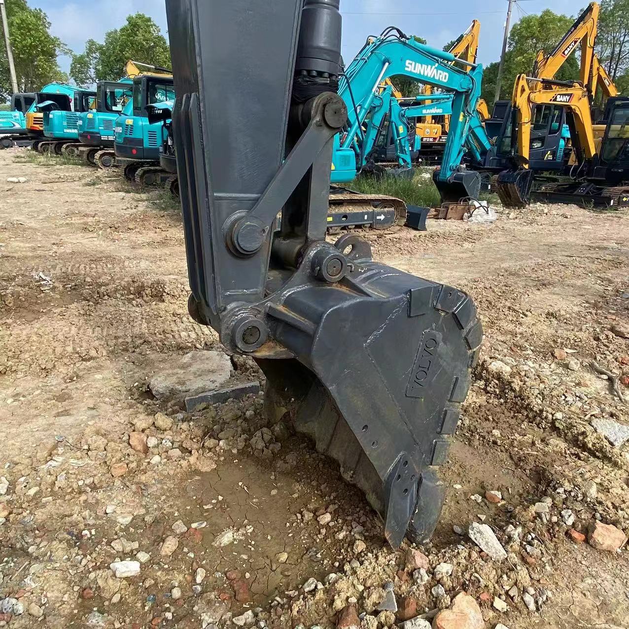 Volvo EC140DL Эксплуатационная экскаваторная машина 0,48 м3 77,4 кВт
