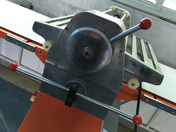 Machine de pressage de feuille de pâte