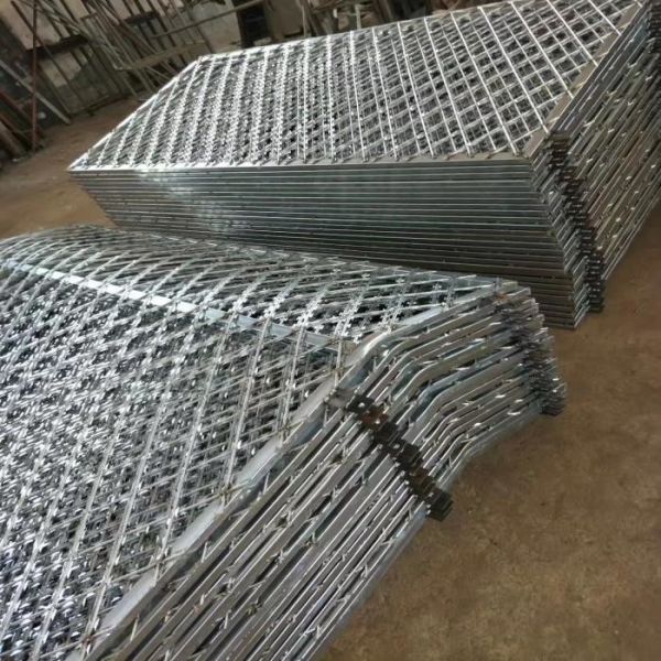 Hot Dip Galvanized Barbed Razor Wire Fence with Customizable Height and Electrostatic Spraying