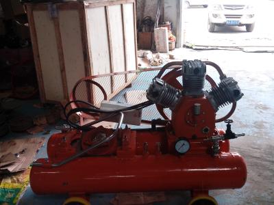 Small mineral piston air compressor for pnematic tools 2.6m³ 5bar 140L