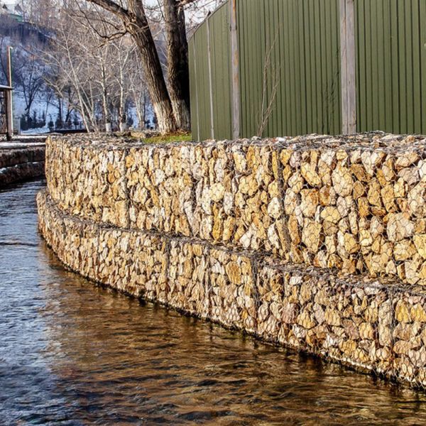 Heavy gauge wire gabion stone cage for retaining walls erosion control riverbank protection and landscaping construction